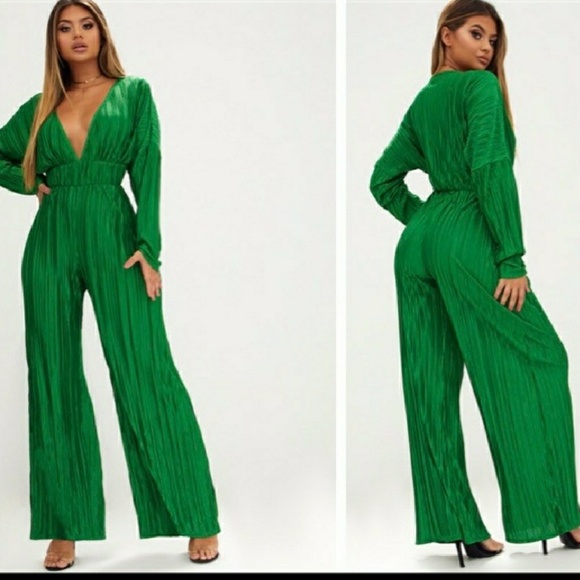 no brand Pants - NWOT Green Long Sleeve Plisse V Chest Jumpsuit